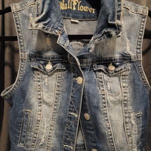 Wallflower sleeveless jean jacket,juniors (M),Denim